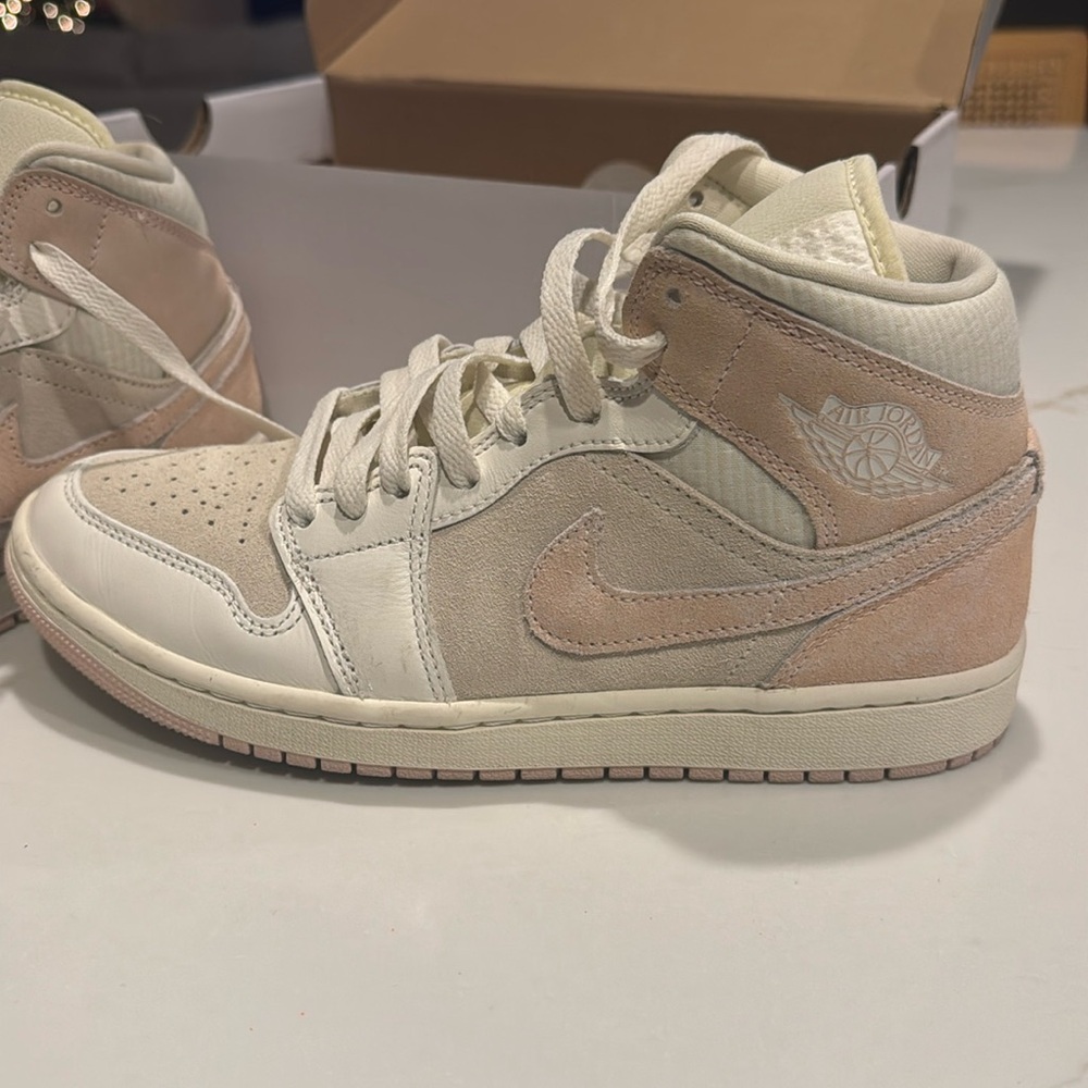 Air Jordan 1 Mid SE